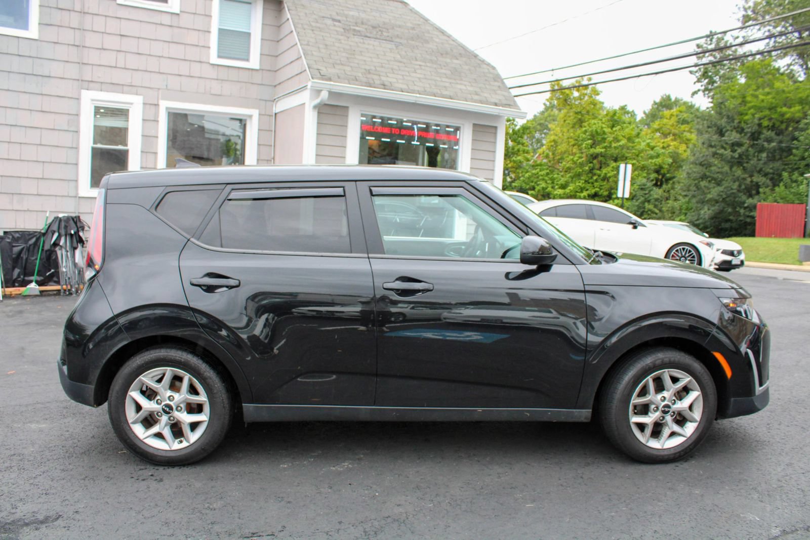 Used 2023 Kia Soul LX w/ LX Technology Package FWD image 6