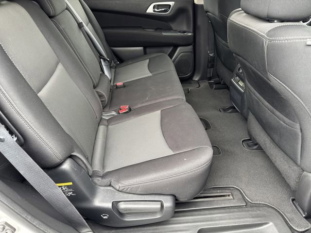 Used 2017 Nissan Pathfinder SV image 22