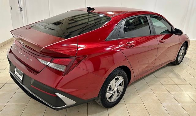 Used 2024 Hyundai Elantra SE FWD image 5