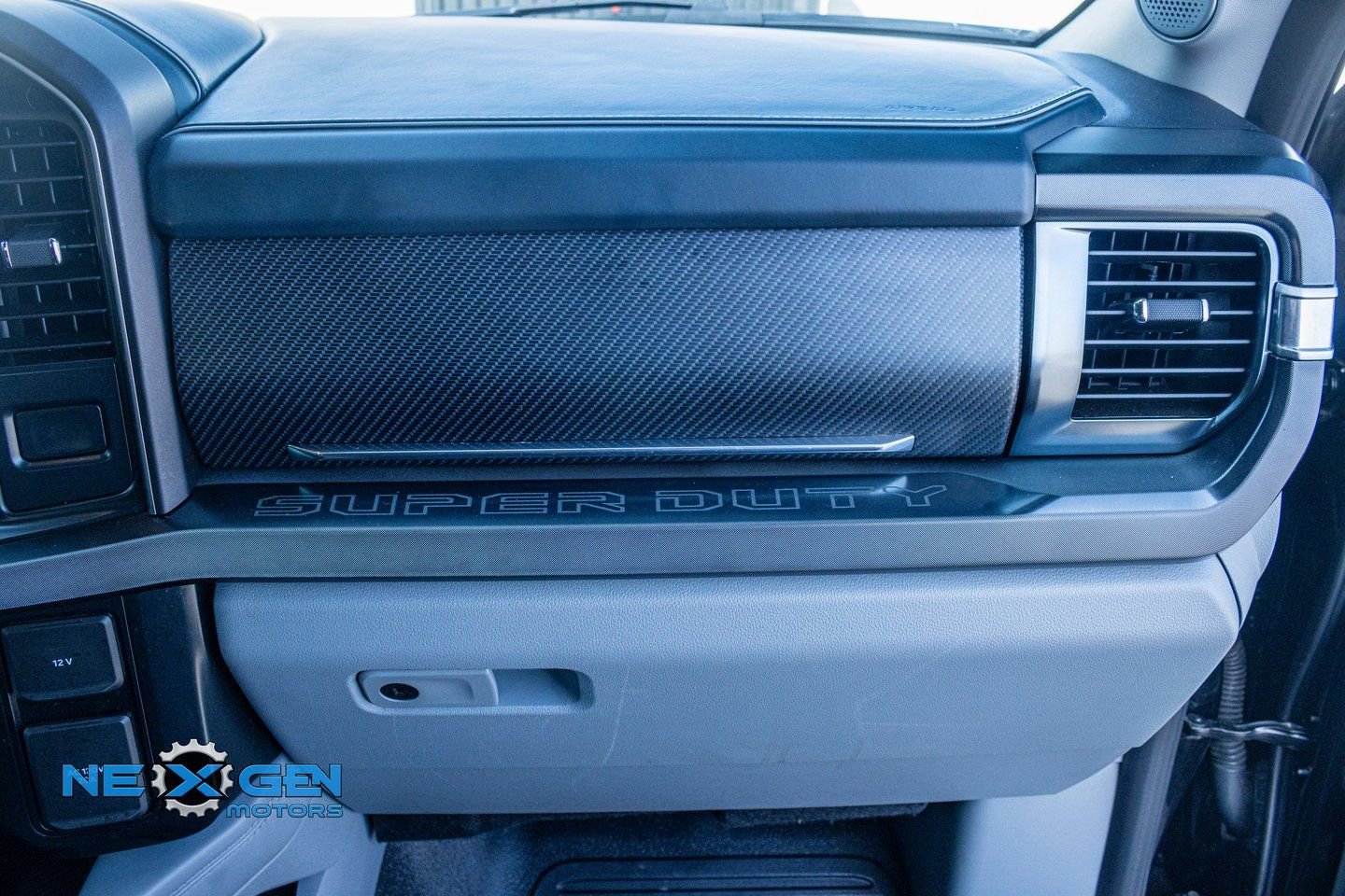 Used 2023 Ford F350 Limited w/ FX4 Off-Road Package image 39