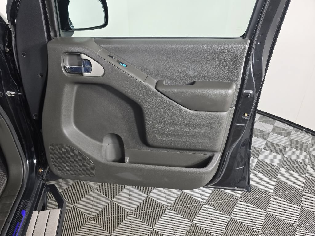 Used 2017 Nissan Frontier PRO-4X AWD/4WD image 31