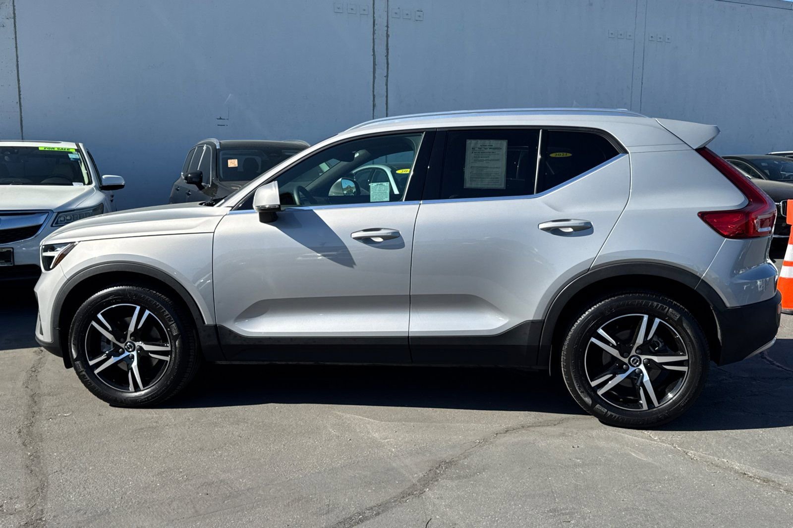 Certified 2025 Volvo XC40 B5 Core AWD/4WD image 6