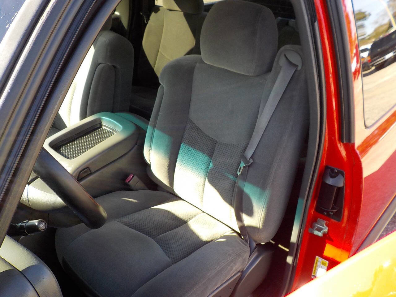 Used 2006 Chevrolet Silverado 1500 LT w/ Light Duty Power Package image 12