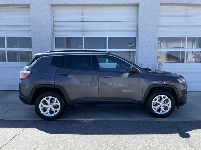 Used 2024 Jeep Compass Latitude AWD/4WD image 1