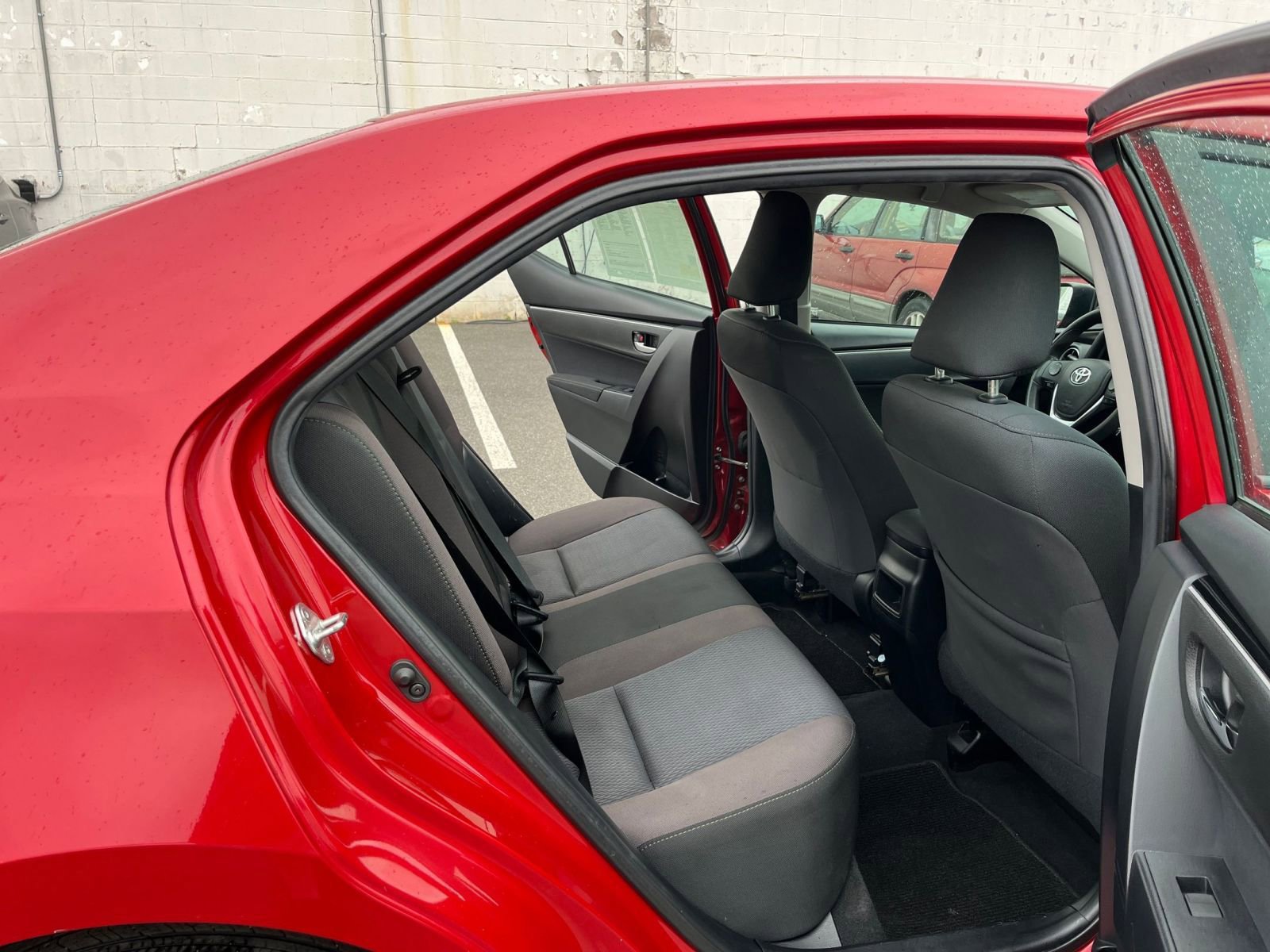 Used 2018 Toyota Corolla LE FWD image 23