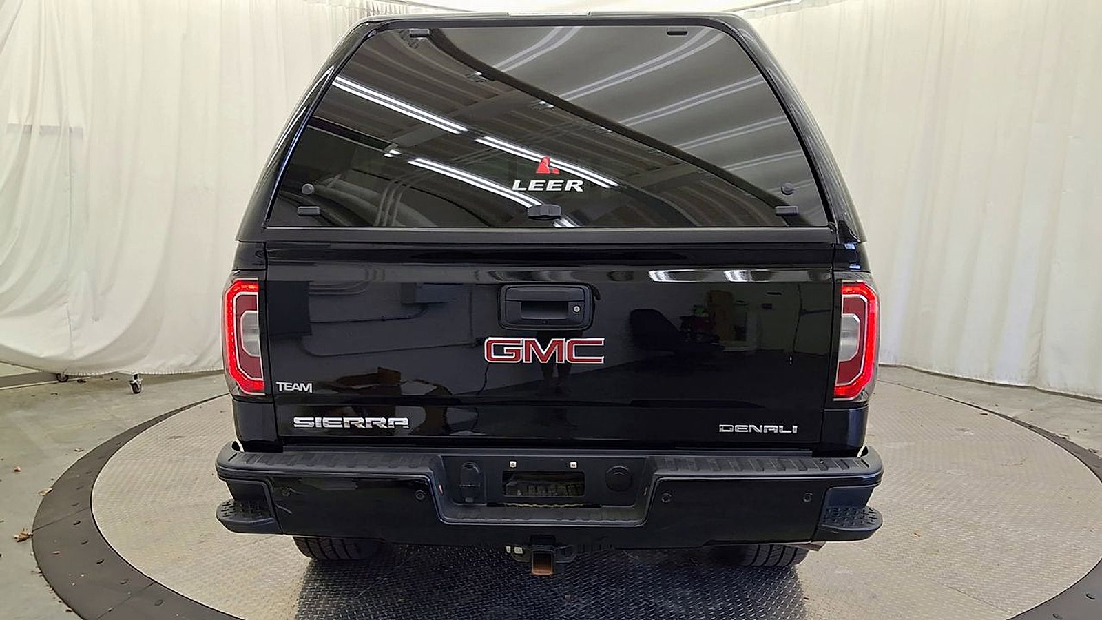 Used 2018 GMC Sierra 1500 Denali image 2