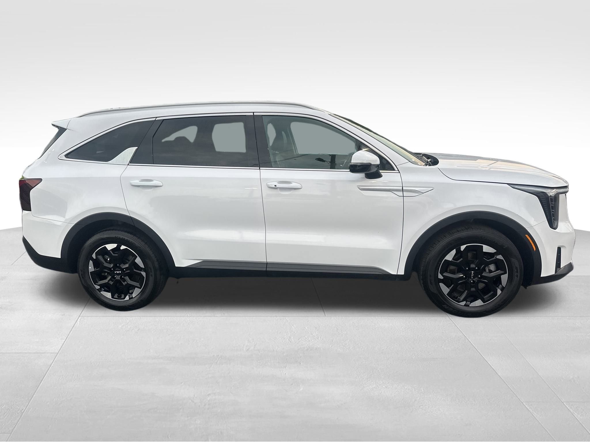Used 2024 Kia Sorento S image 5