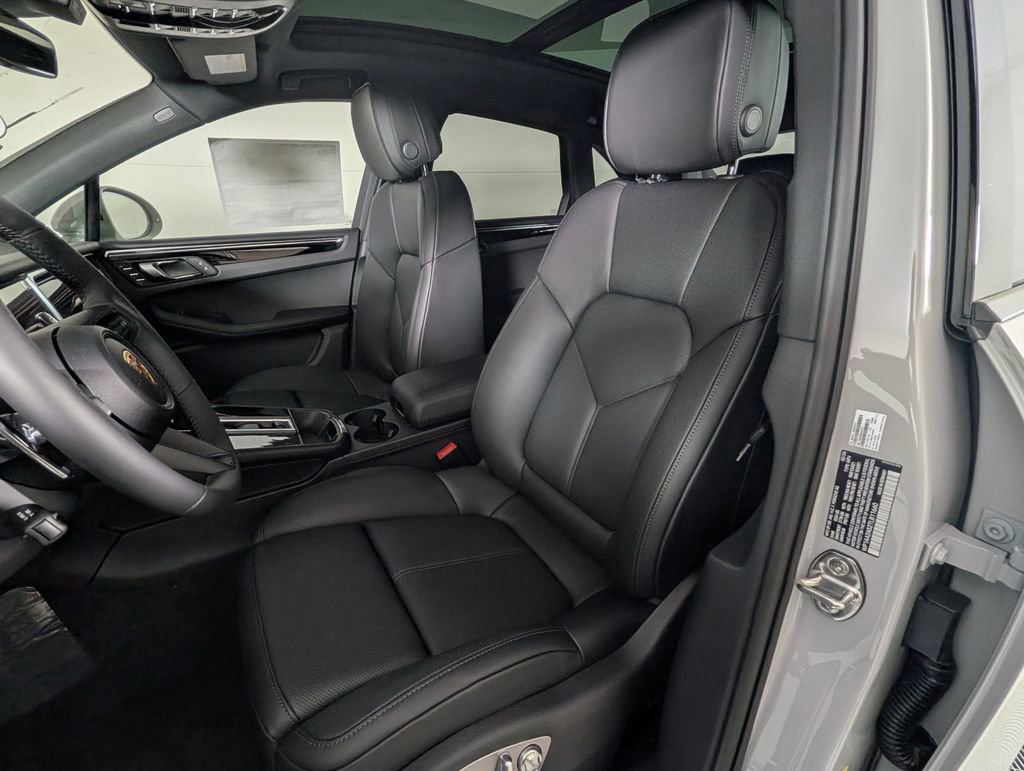 New 2026 Porsche Macan AWD/4WD image 5