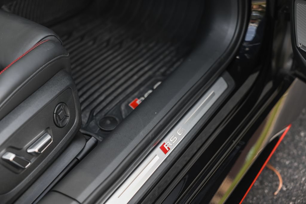 Used 2024 Audi RS 6 performance AWD/4WD image 24