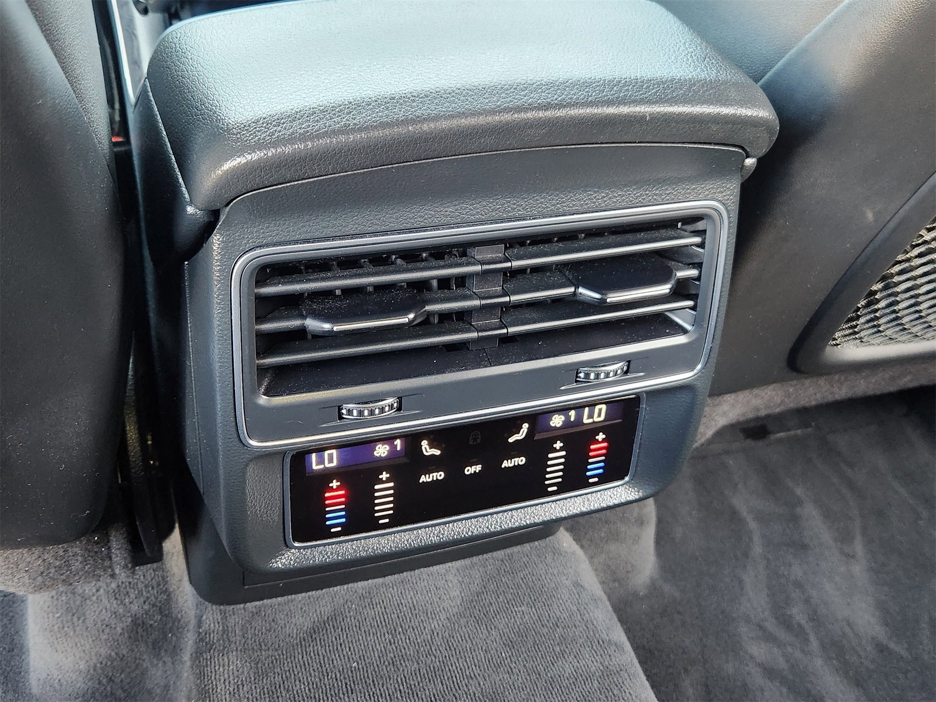 Used 2020 Audi Q8 Prestige w/ Prestige Package image 30