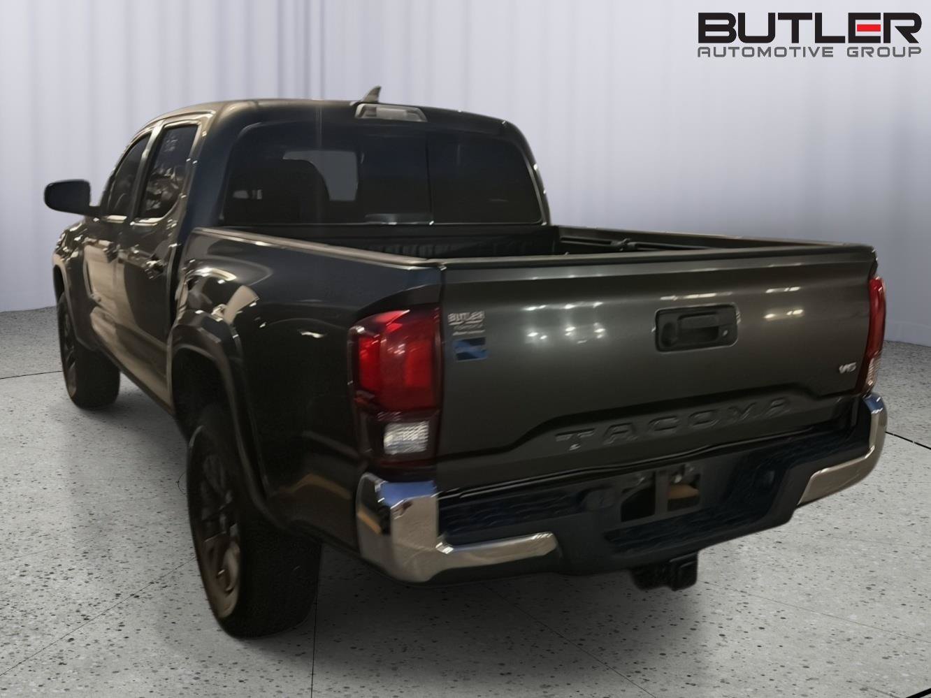 Used 2020 Toyota Tacoma SR5 RWD image 9