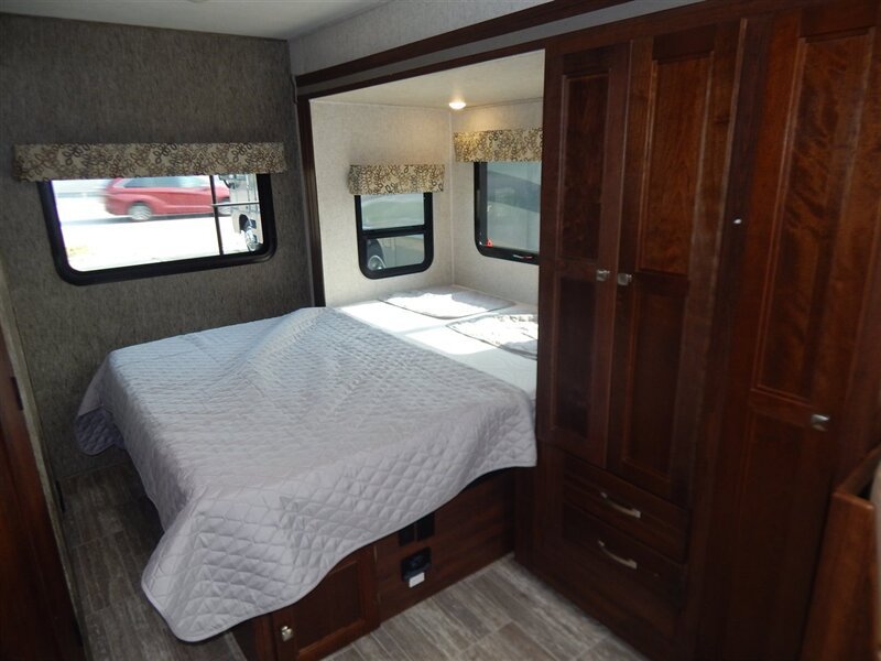 Used 2017 Mercedes-Benz Sprinter 3500 image 31