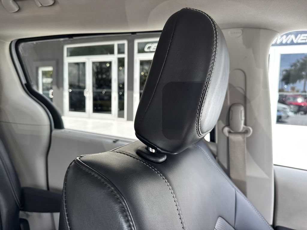 Used 2024 Chrysler Pacifica Touring-L FWD image 20