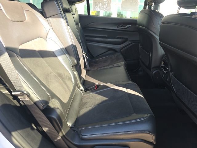 Certified 2024 Jeep Grand Cherokee L Laredo image 28