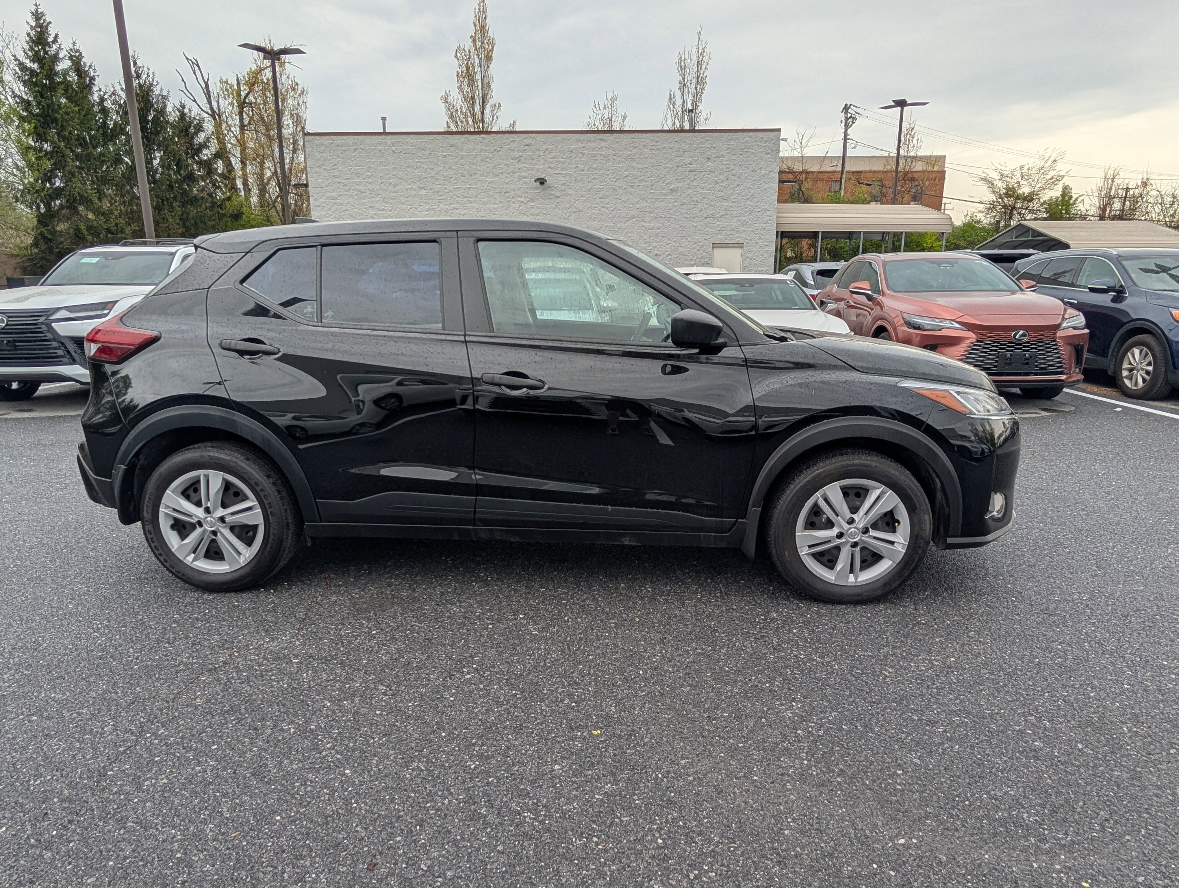 Used 2024 Nissan Kicks S image 2