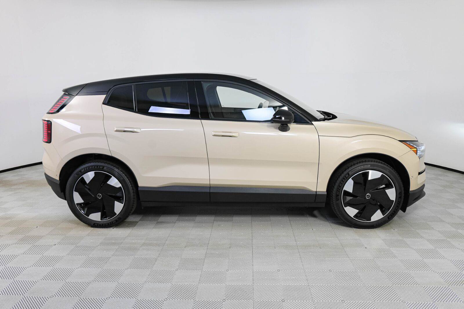 New 2026 Volvo EX30 Ultra w/ Protection Package AWD/4WD image 26