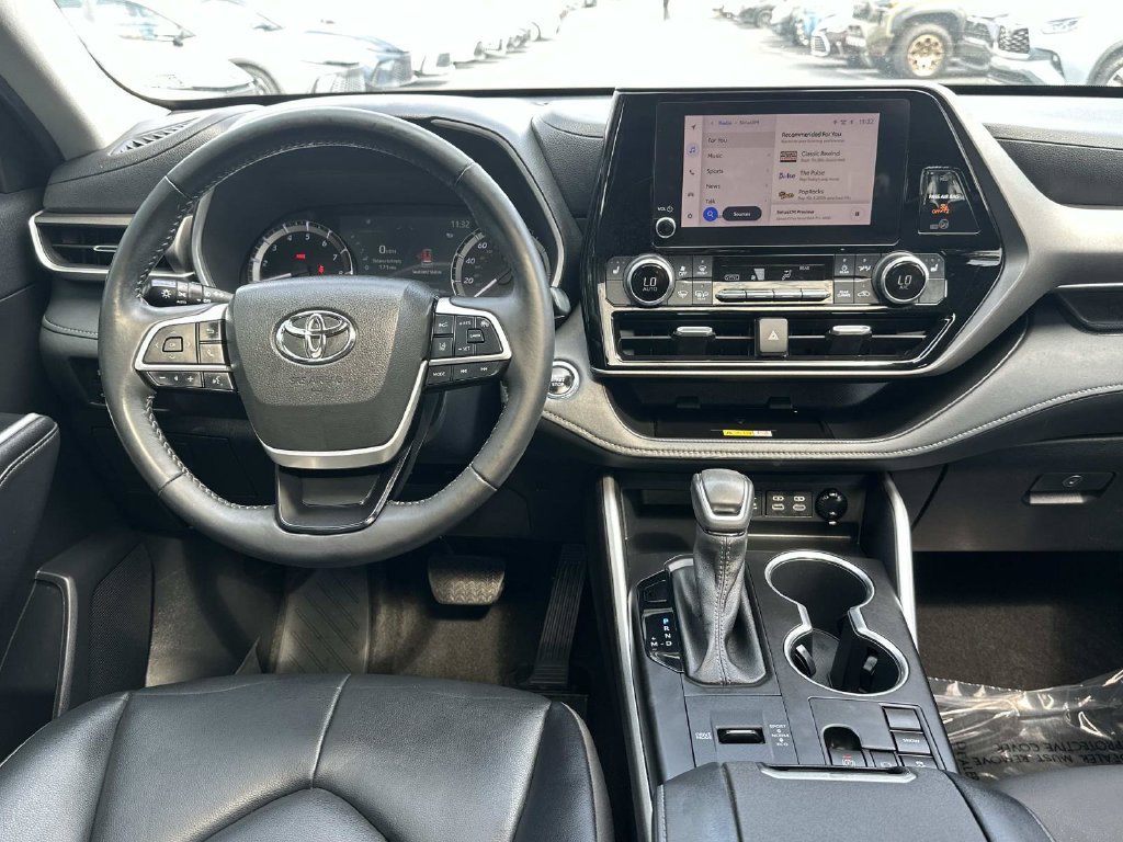 Used 2023 Toyota Highlander XLE FWD image 22