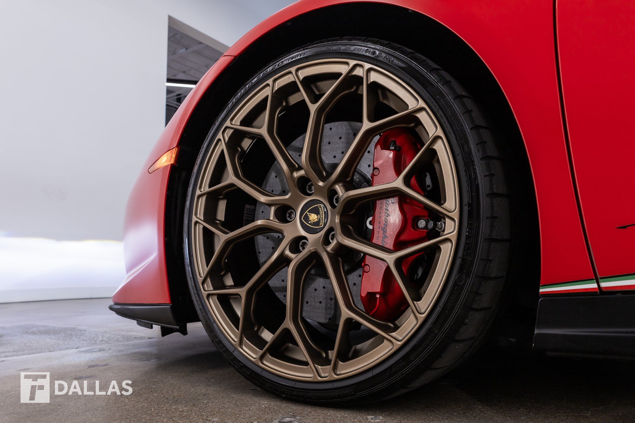 Used 2018 Lamborghini Huracan Performante AWD/4WD image 25