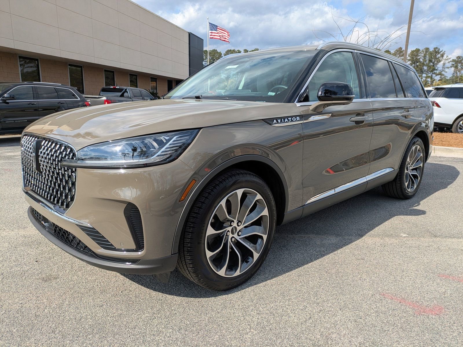 Certified 2025 Lincoln Aviator Reserve image 8
