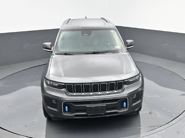 Used 2022 Jeep Grand Cherokee Overland w/ Luxury Tech Group IV AWD/4WD image 23