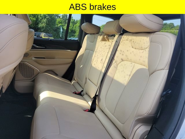 Used 2023 Jeep Grand Cherokee 4WD 4xe w/ Luxury Tech Group II image 26