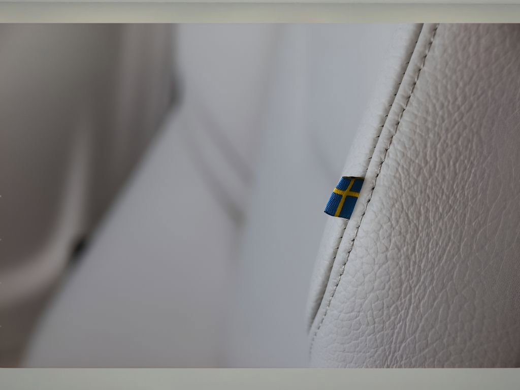 Used 2025 Volvo S60 B5 Plus FWD image 37