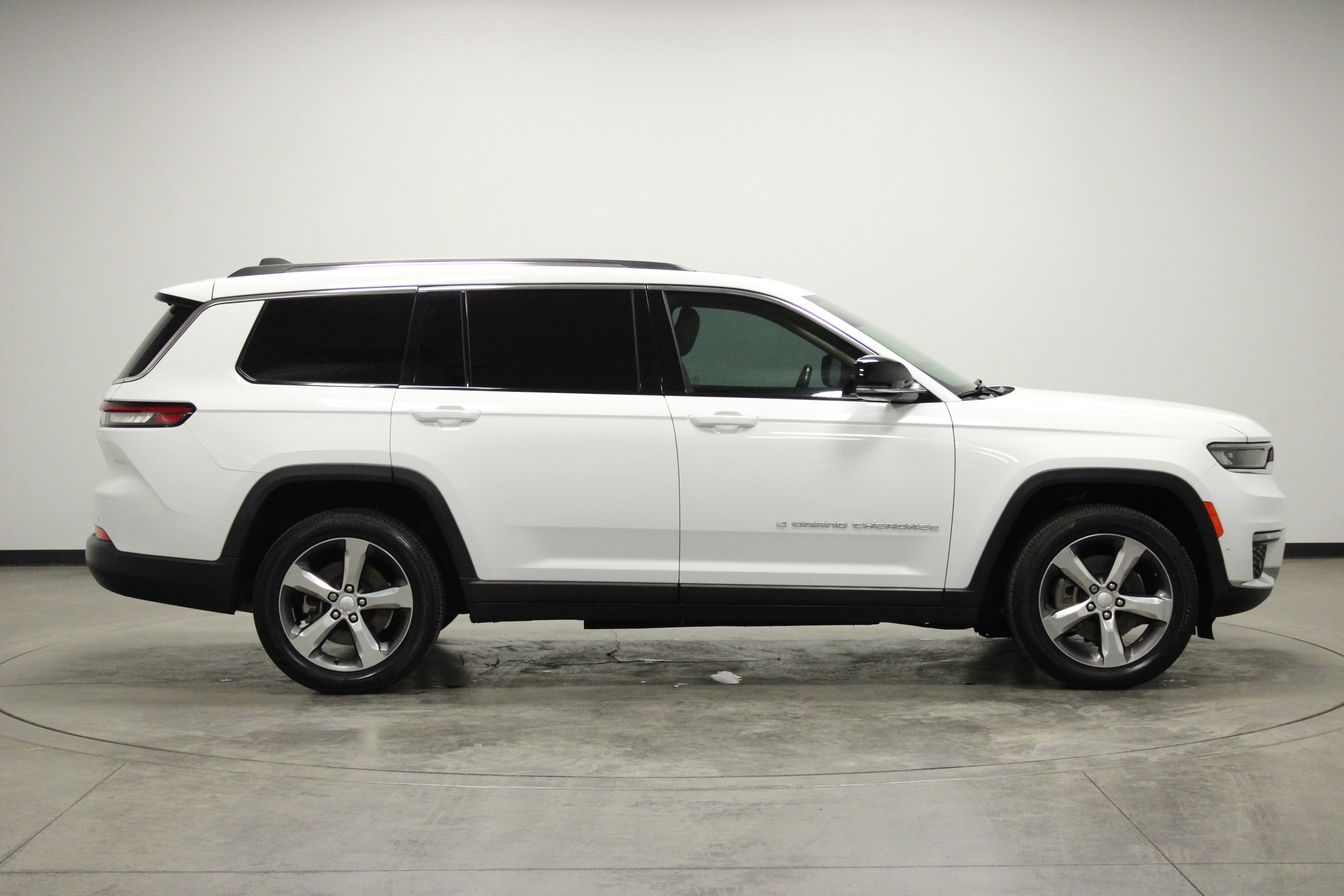Used 2021 Jeep Grand Cherokee L Limited w/ Luxury Tech Group II image 9