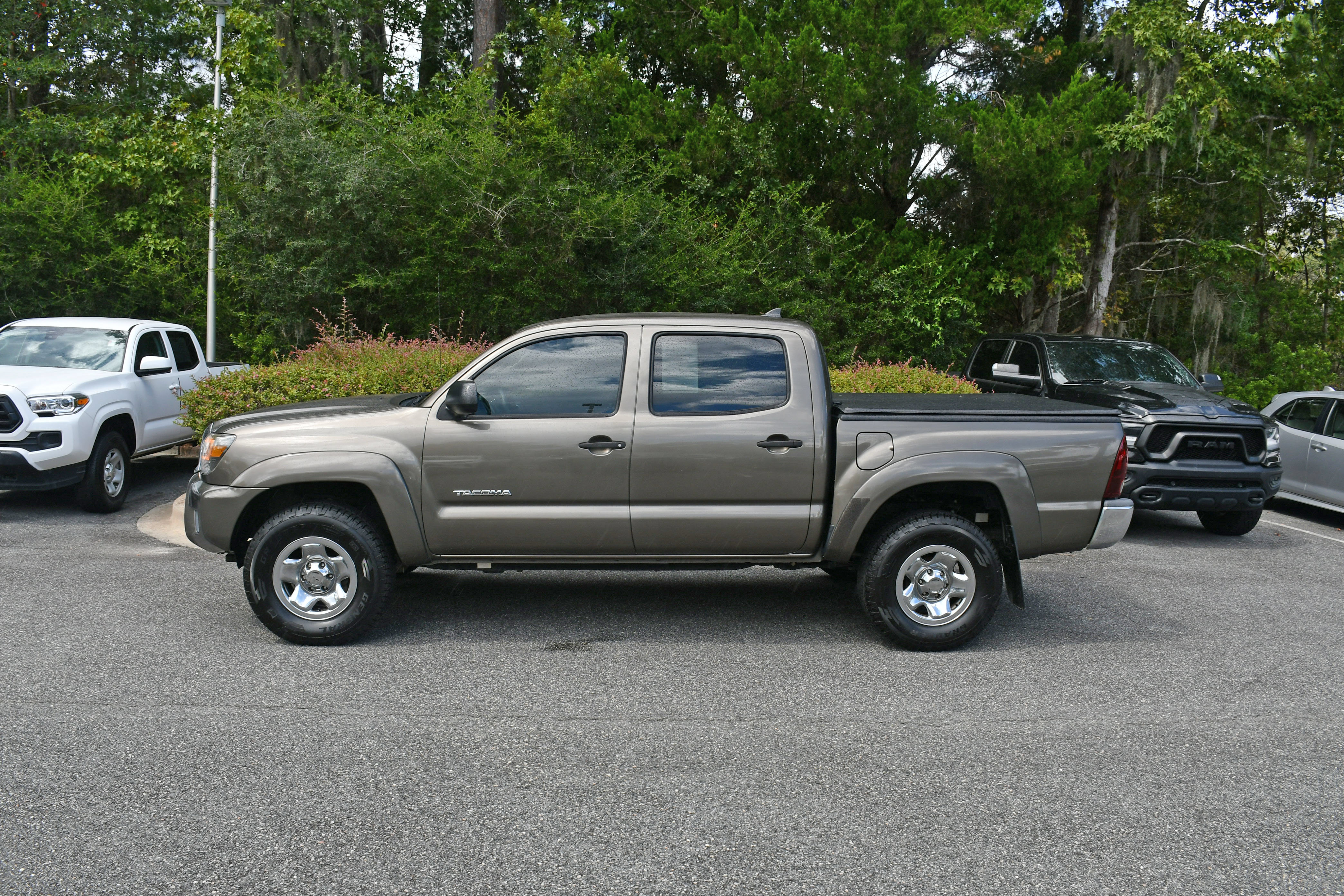 Used 2014 Toyota Tacoma PreRunner w/ SR5 Package RWD image 2