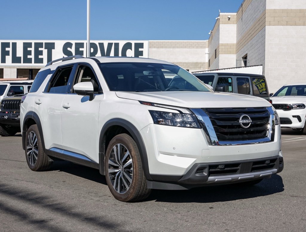 Used 2025 Nissan Pathfinder Platinum w/ Cargo Package image 9