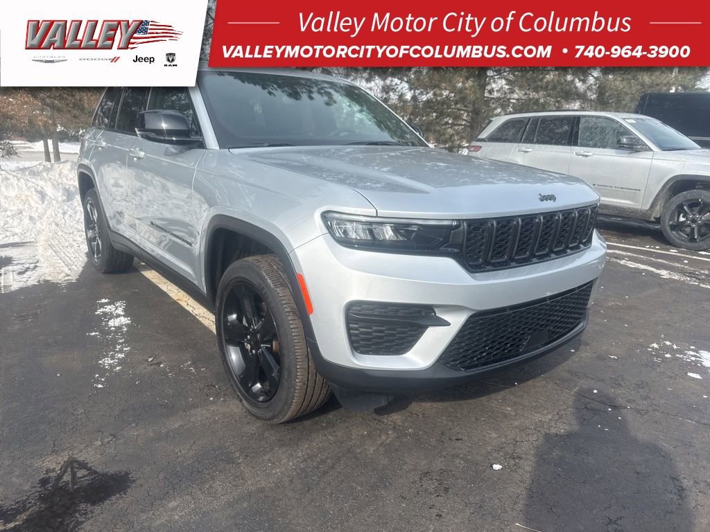 Used 2024 Jeep Grand Cherokee Altitude image 1