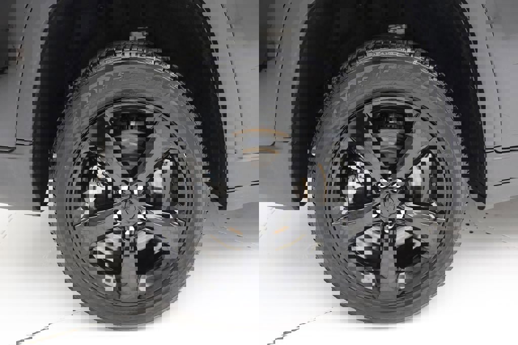 Used 2023 Jeep Grand Cherokee L Laredo image 10