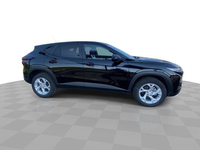 Used 2024 Chevrolet Trax LS w/ LS Convenience Package FWD image 3