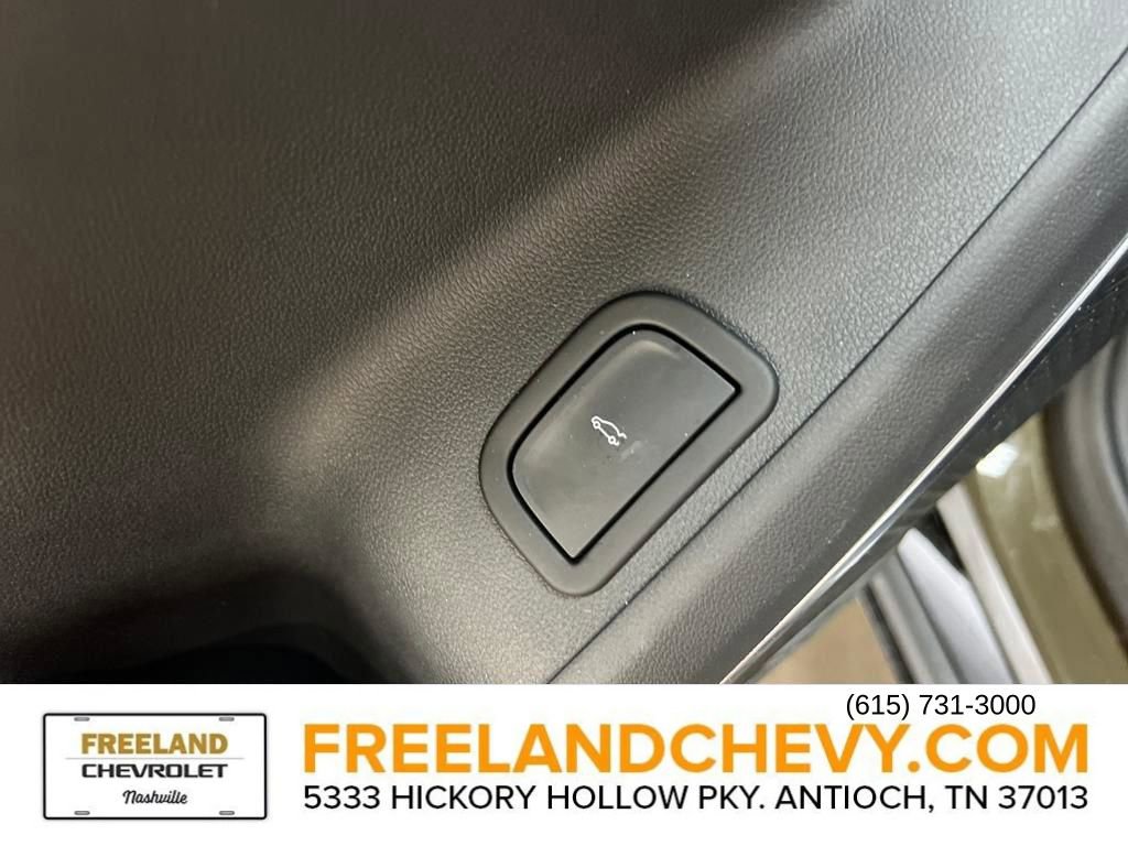 Used 2024 Chevrolet Traverse RS image 16