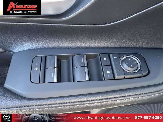 Used 2024 Toyota Grand Highlander AWD image 21