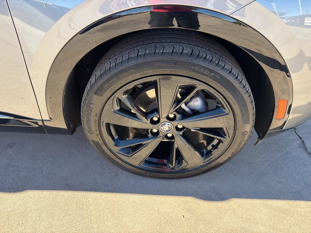 Used 2022 Buick Envision Essence w/ Technology Package I image 12