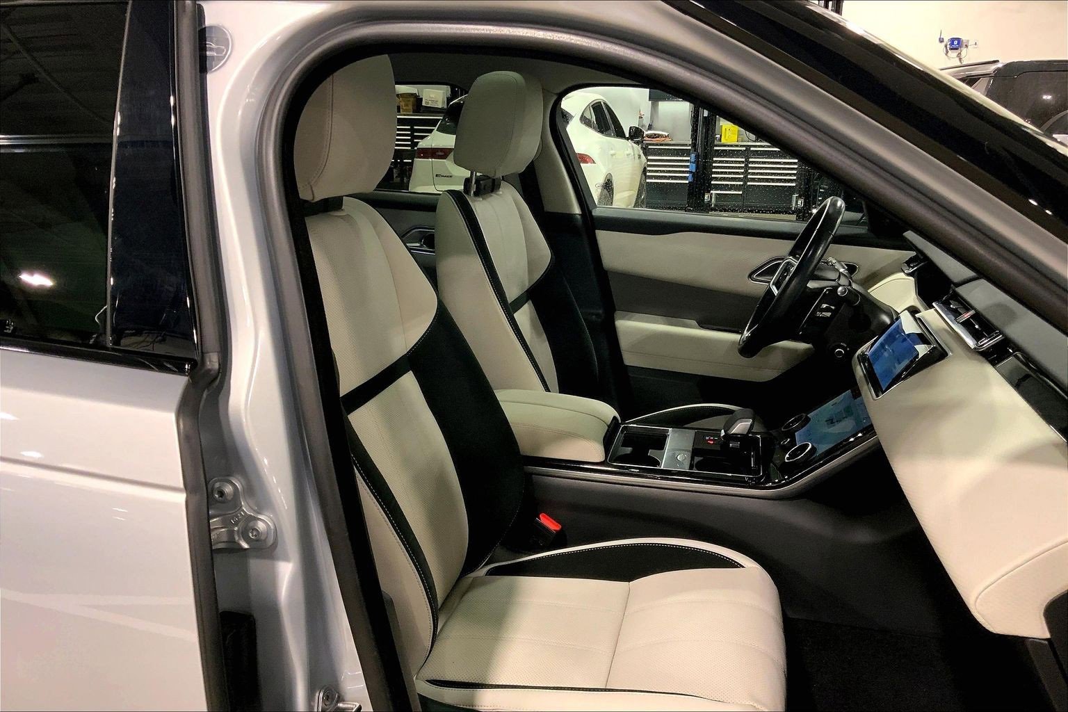 Used 2023 Land Rover Range Rover Velar S image 8