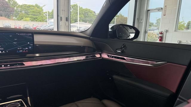 Used 2024 BMW 740i xDrive w/ Premium Package 2 AWD/4WD image 30