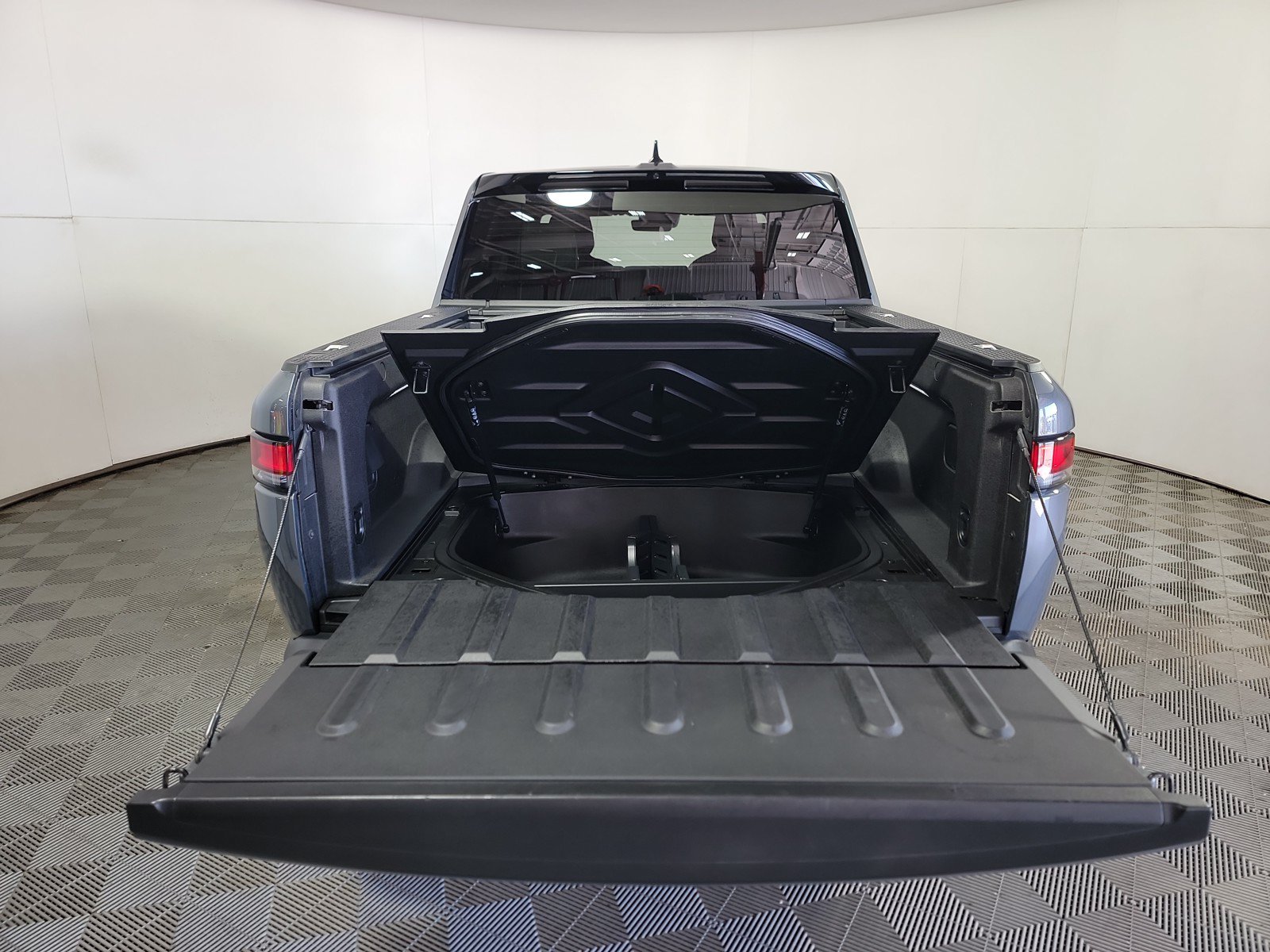 Used 2024 Rivian R1T Adventure AWD/4WD image 15