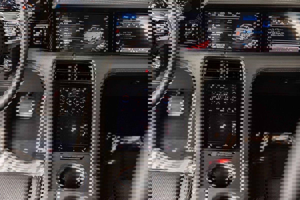 Used 2022 Porsche Taycan GTS image 39