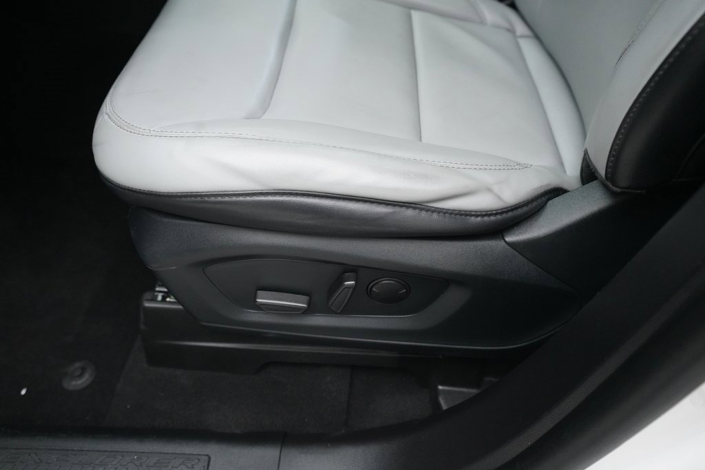 Used 2021 Ford Explorer XLT w/ XLT Sport Appearance Package image 29