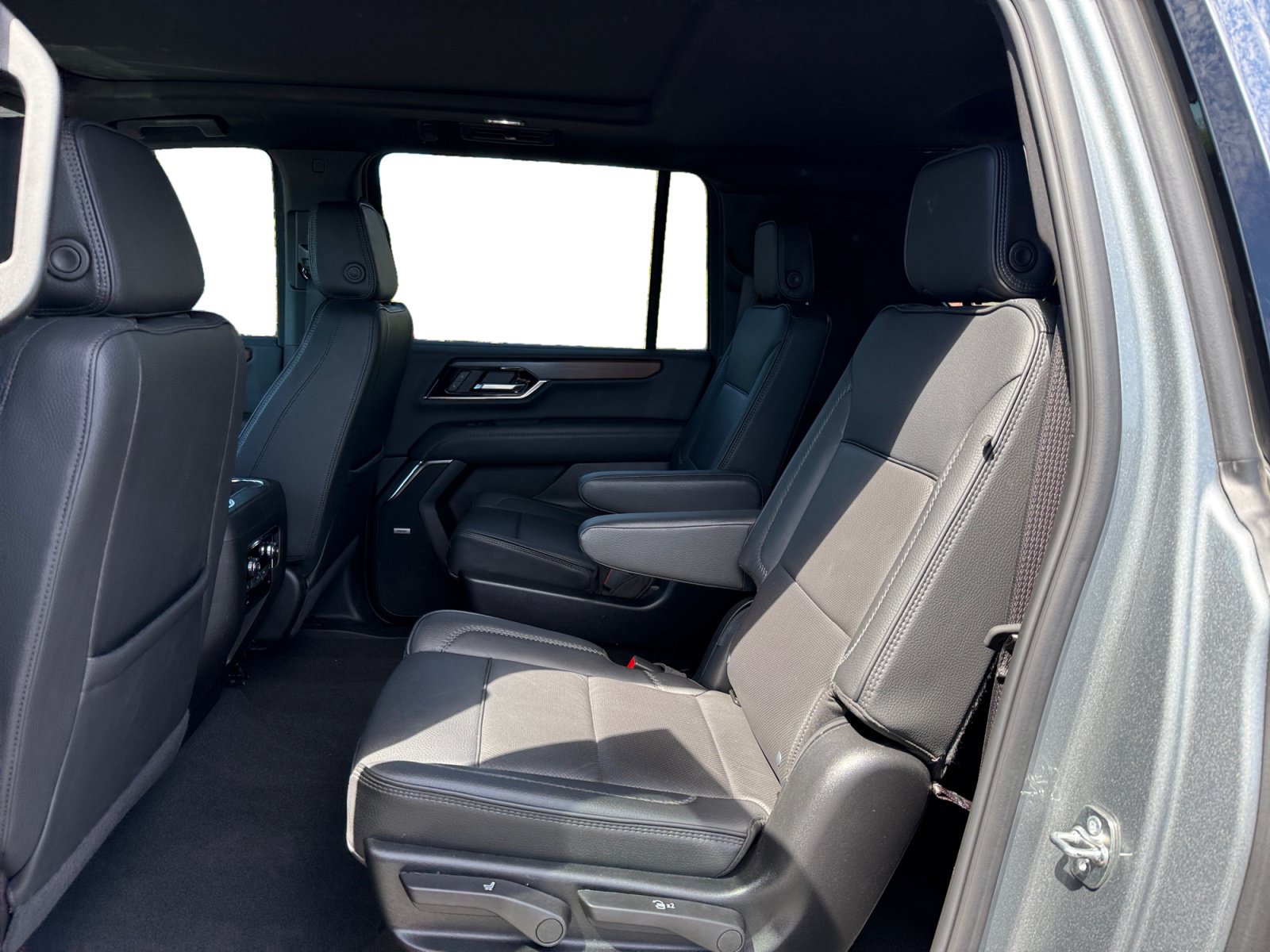 Used 2026 GMC Yukon XL Denali w/ Sun & Power Step Package AWD/4WD image 16