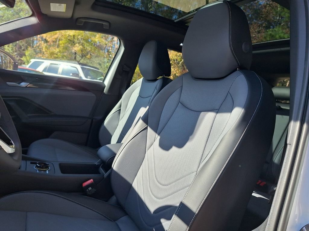 New 2026 Volkswagen Tiguan SE R-Line image 11