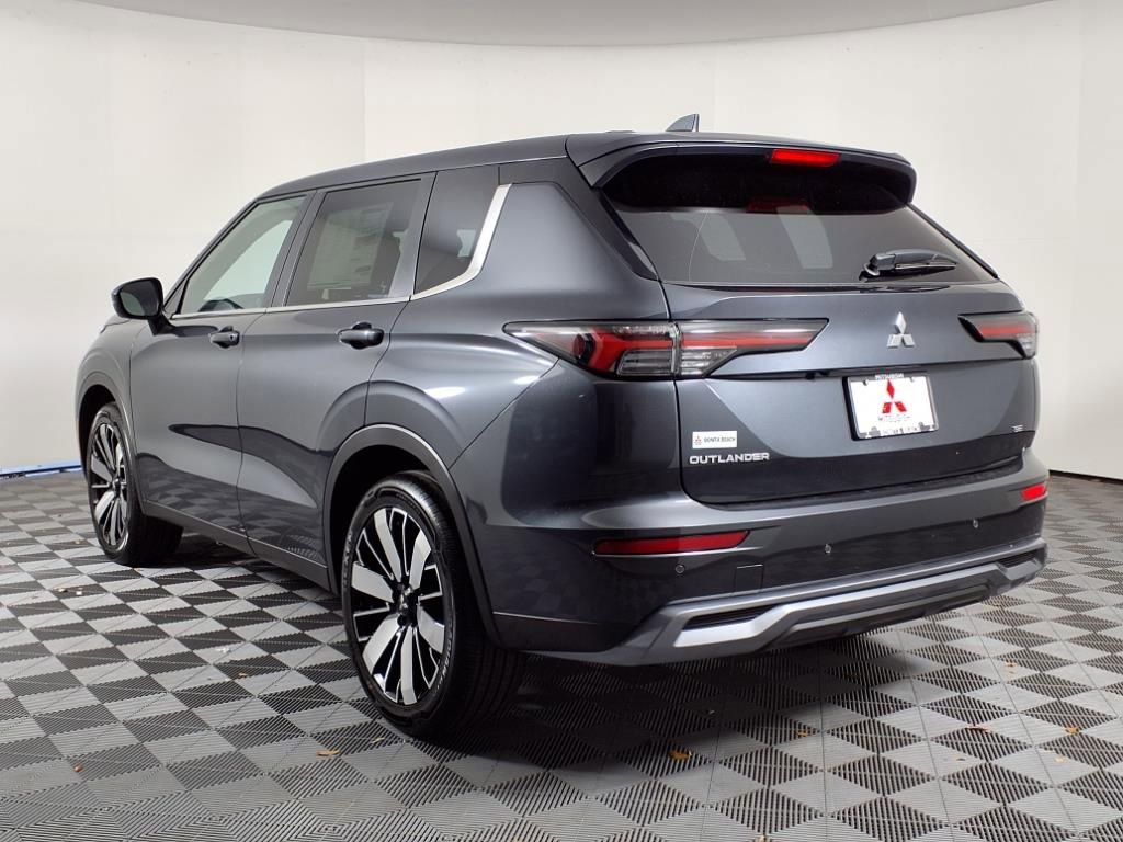 Used 2025 Mitsubishi Outlander SE image 5