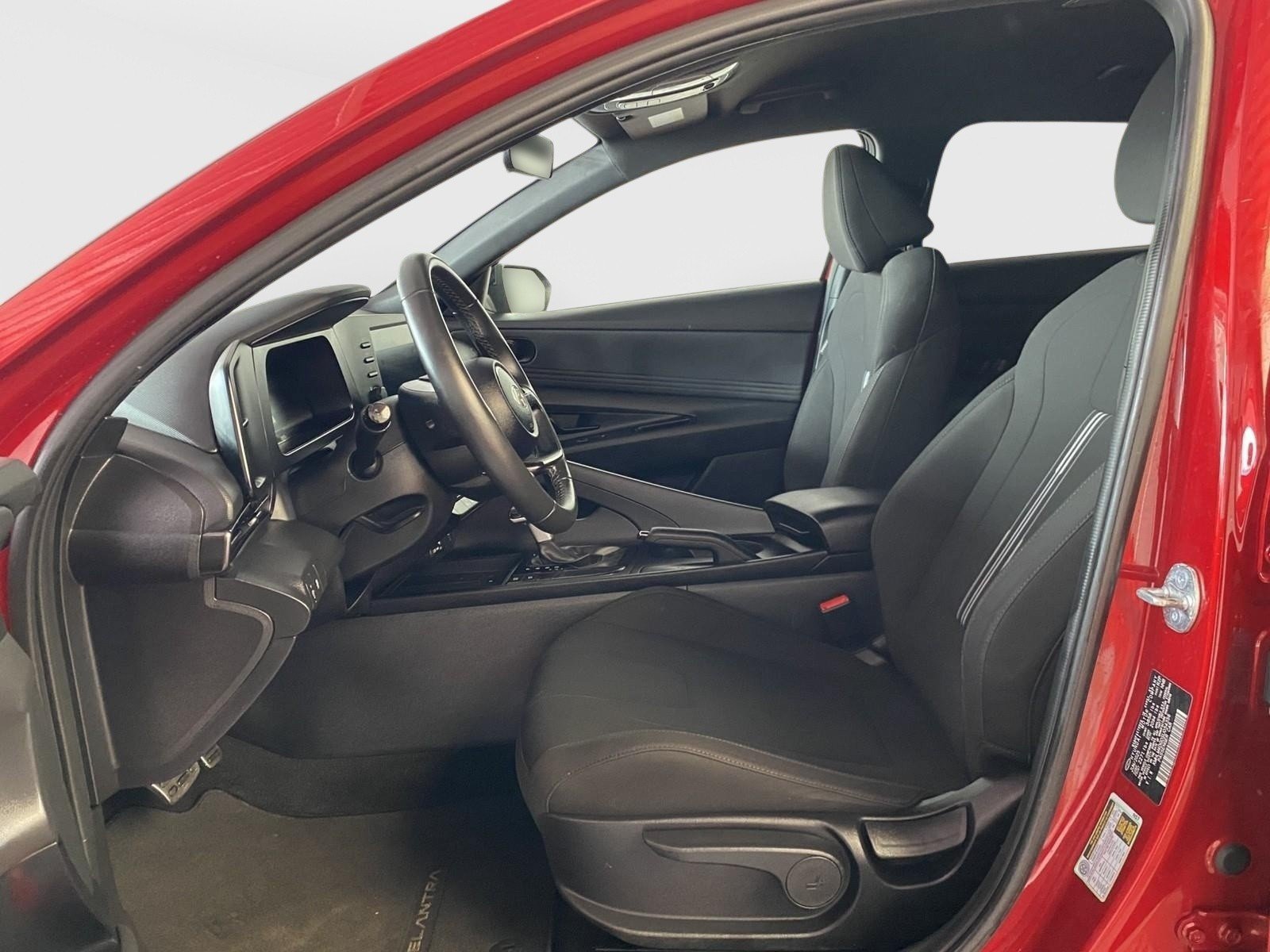 Used 2025 Hyundai Elantra Sport FWD image 18