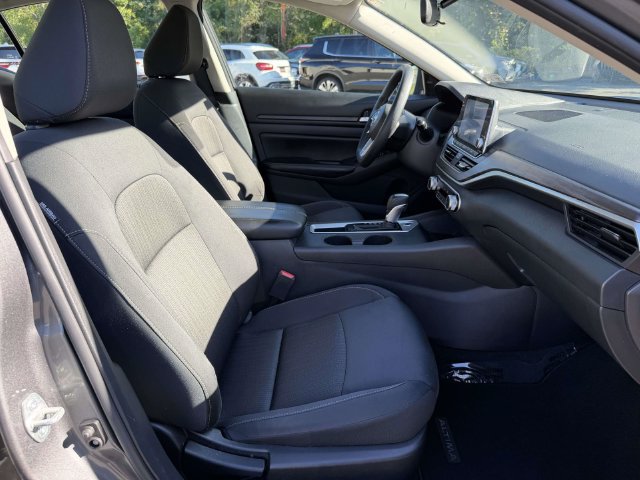 Used 2025 Nissan Altima 2.5 SV FWD image 12