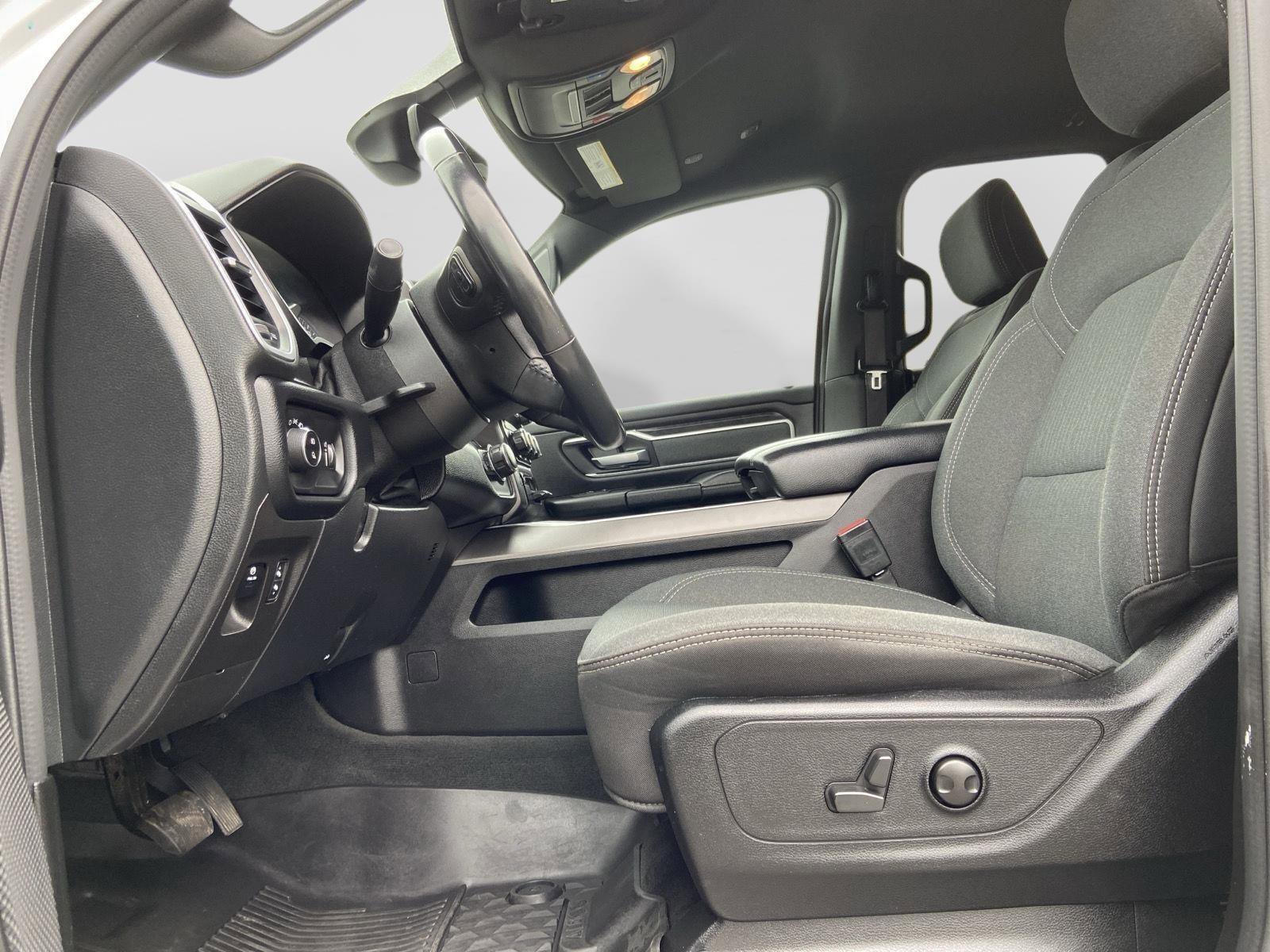 Used 2022 RAM 1500 Big Horn AWD/4WD image 16