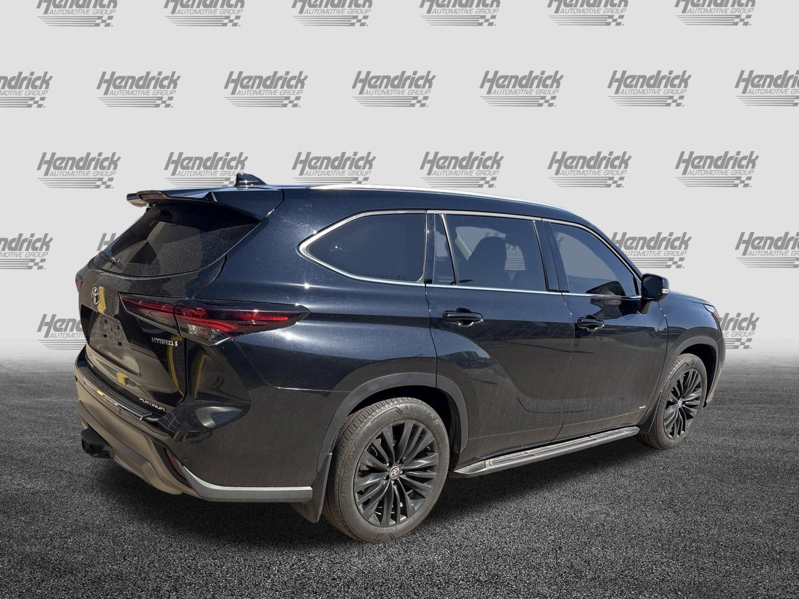 Used 2024 Toyota Highlander Platinum image 10