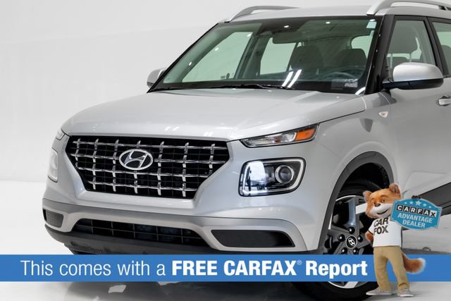 Used 2025 Hyundai Venue SEL FWD image 2