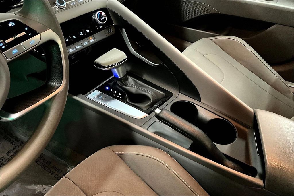 Used 2024 Hyundai Elantra SEL image 18