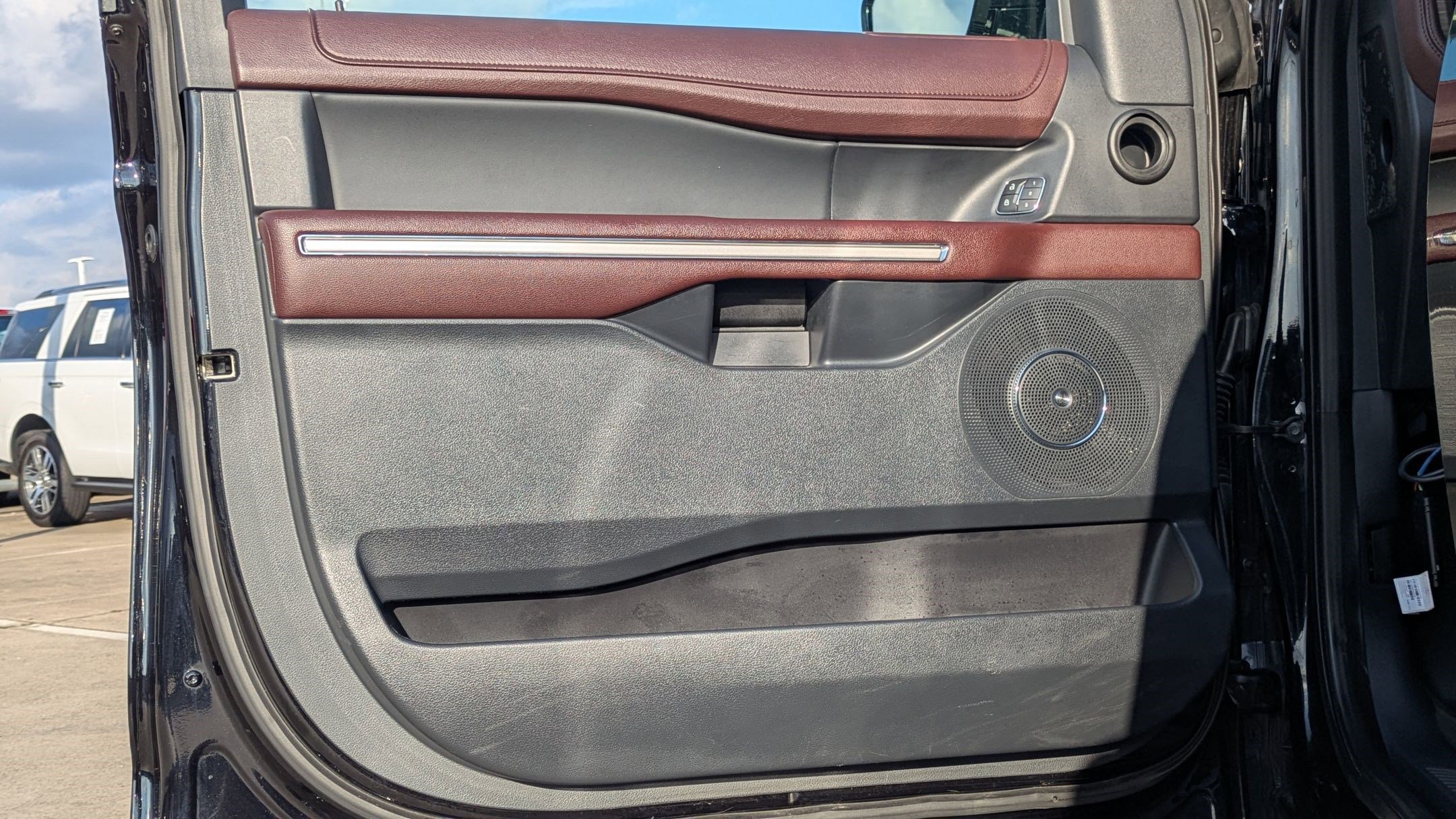 Used 2023 Ford Expedition Max Limited image 13